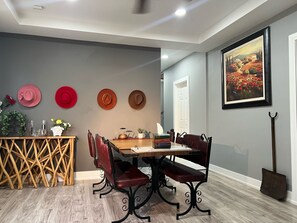 Dining - Large Space With Garage (Chicago)