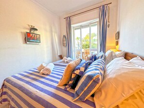 Zimmersafe, Bügeleisen/Bügelbrett, kostenloses WLAN, Bettwäsche