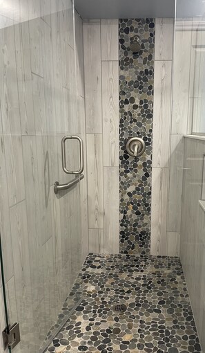 Shower, hair dryer, towels, soap - A FRAME OF Mind: 2 bedroom, 2 bath sleeps 5 Mars Hill. Short drive to Ski Resort (Mars Hill)
