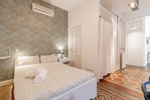2 bedrooms, in-room safe, desk, iron/ironing board - Charming in Cuchilleros, next to Plaza Mayor. Beautiful 2-bedroom apartment. (Madrid)
