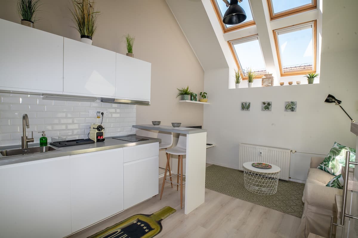 Comfort-Apartment | 1 Schlafzimmer, Zimmersafe, individuell dekoriert