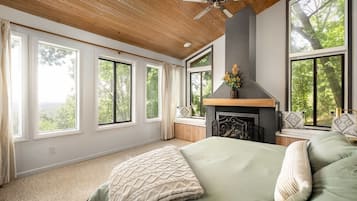 3 bedrooms, iron/ironing board, travel crib, WiFi