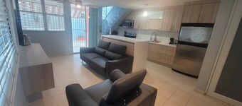 Walk to beach & Kioskos, close to rainforest, cold air, free parking 