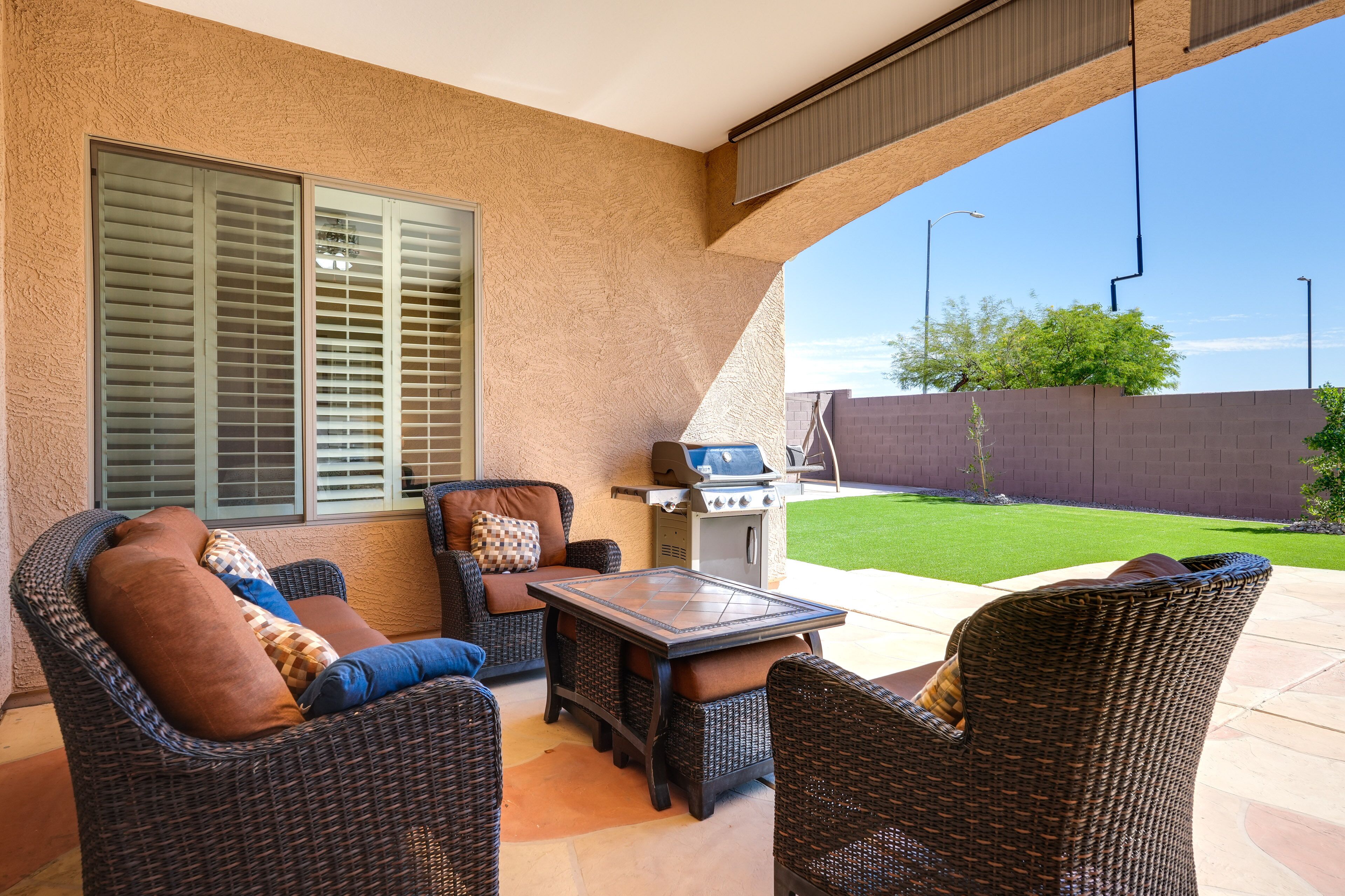 North Phoenix Single-Level Retreat: Work & Relax!