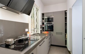 Refrigerador, microondas, horno y lavavajillas 