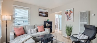 OB Cottage w outdoor patio / 3 min to the beach