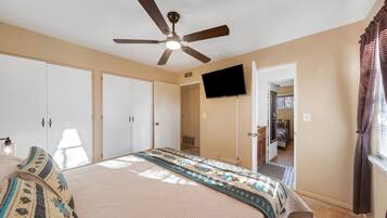 3 makuuhuonetta, työpöytä, silitysrauta/-lauta, ilmainen Wi-Fi