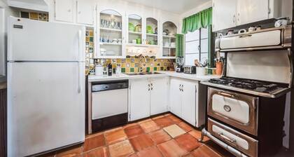 Historic Plaza Oasis Within Walking Distance, King Bed,Office,Foosball