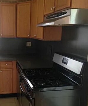 Private kitchen - Cozy 4 bedroom 2 bathrooms. (Berkeley Township)