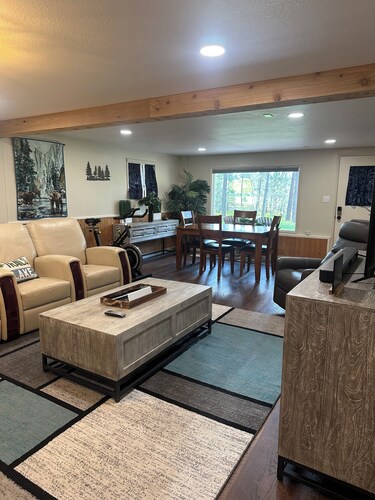 Montana Forest Retreat, Easy Walk to Flathead Lake, 1.5 Acres Fenced for Dogs!