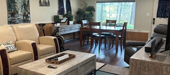 Montana Forest Retreat, Easy Walk to Flathead Lake, 1.5 Acres Fenced for Dogs!