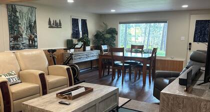 Montana Forest Retreat, Easy Walk to Flathead Lake, 1.5 Acres Fenced for Dogs!