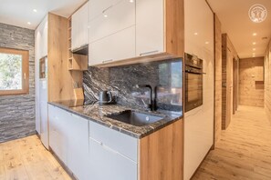 Fridge, microwave, oven, stovetop - LES Balcons DE Valloire (VALLOIRE)