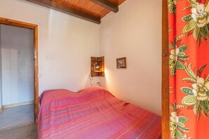 2 chambres, fer et planche à repasser, lit parapluie, Wi-Fi gratuit