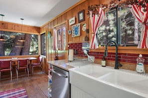 Fridge, microwave, oven, stovetop - Camp Brassie - On Golf Course, Dog Friendly, Walk to Beach (Tahoe Vista)