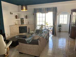 智能电视、壁炉