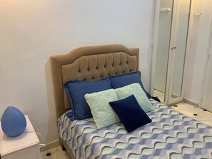 1 bedroom, bed sheets