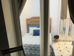 1 bedroom, bed sheets