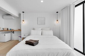 1 bedroom, iron/ironing board, free WiFi, bed sheets - The Family Beachside Escape by Ready Set Stay - GUEST HOUSE (Rosebud)