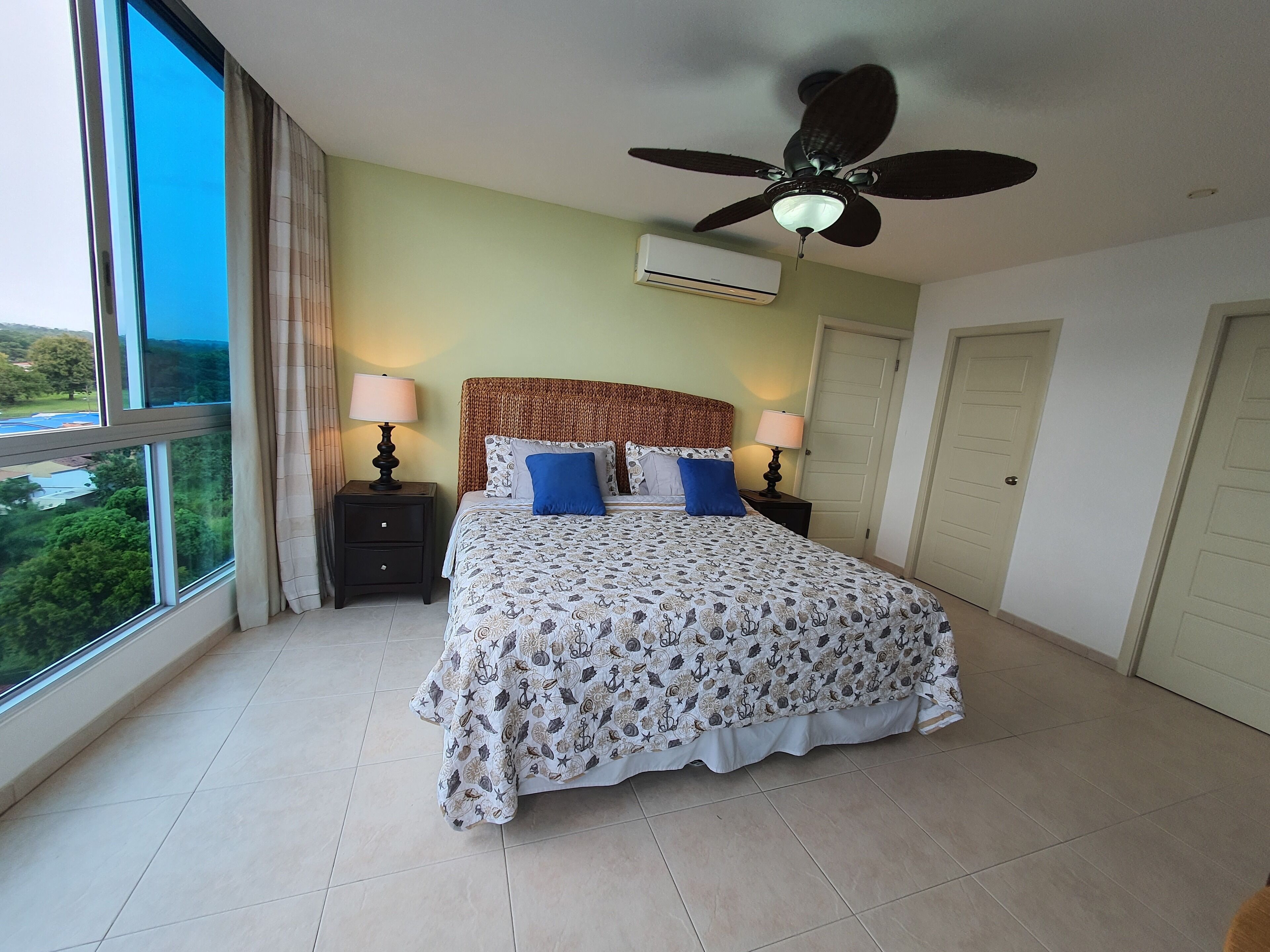 2 bedrooms, in-room safe, desk, iron/ironing board