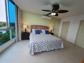 2 bedrooms, in-room safe, desk, iron/ironing board