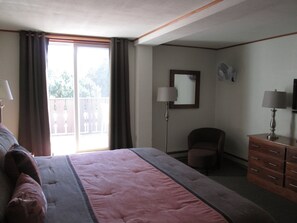 1 bedroom, iron/ironing board, free WiFi, bed sheets - Cannon Mountain, NH. Slope side ski condo. 1 minute to Mittersill chairlift (Franconia)