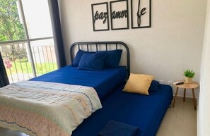 2 chambres, fer et planche à repasser, accès au Wi-Fi (inclus)