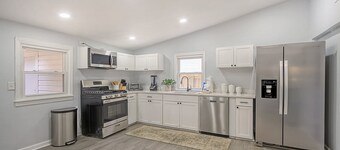 Firefly Cottage in Park Circle now Available! Great backyard close to everything