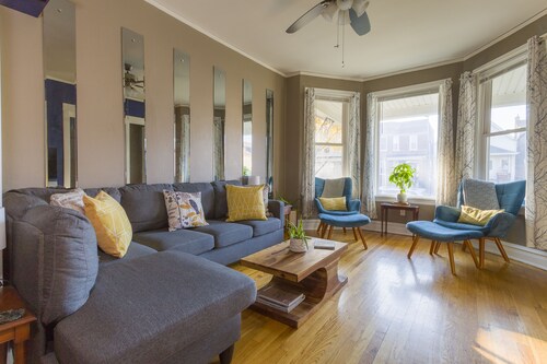 Hermosa House ECO-HOME - Quiet, Peaceful 3BR + Free Parking by Logan Square