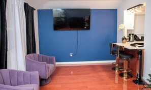 Interior - Empire Suite 
Fully Furnished Suite  30+ Day Stays  Ideal for Professionals (Springfield)