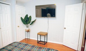 Interior - Empire Suite 
Fully Furnished Suite  30+ Day Stays  Ideal for Professionals (Springfield)