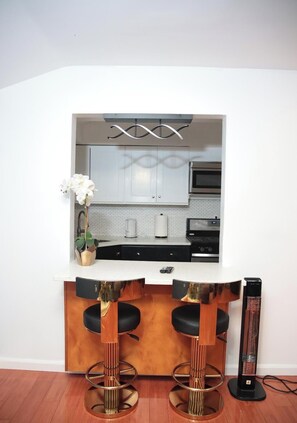 Private kitchen - Empire Suite 
Fully Furnished Suite  30+ Day Stays  Ideal for Professionals (Springfield)