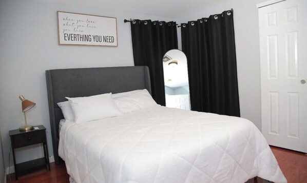 Room - Empire Suite 
Fully Furnished Suite  30+ Day Stays  Ideal for Professionals (Springfield)