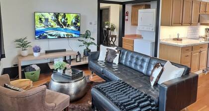 Fully-furnished Modern Apartment / Executive Suite in Heart of Town