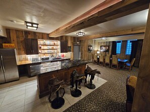 Family Studio Suite | Private kitchen