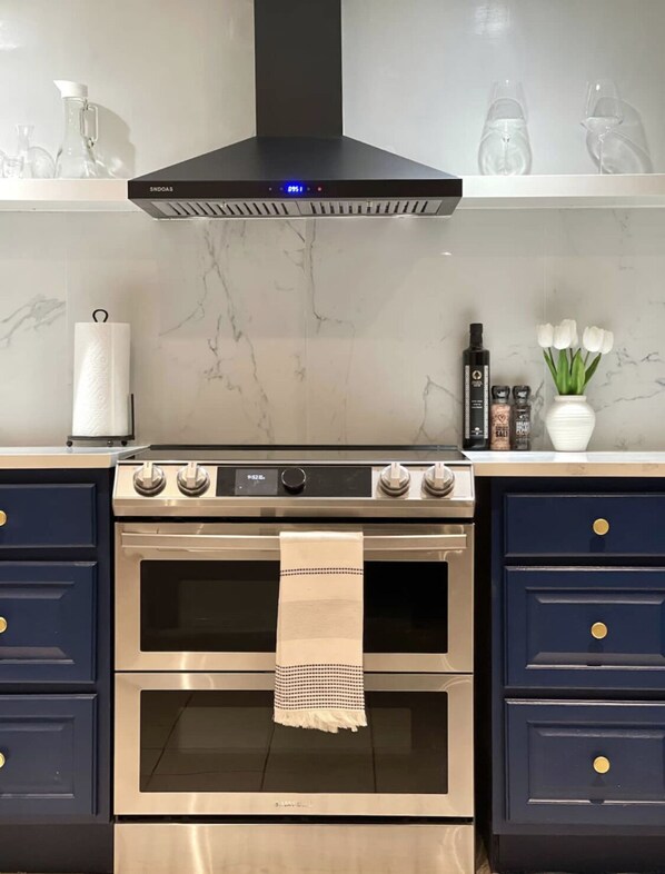 Microwave, oven, stovetop, cookware/dishes/utensils