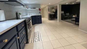 Microwave, oven, stovetop, cookware/dishes/utensils