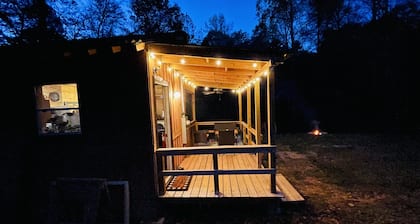 Cozy cabin in the Cherokee National Forest. Minutes from Hiwassee River.