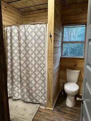 Shower, hair dryer, towels, soap - Cozy cabin in the Cherokee National Forest. Minutes from Hiwassee River. (Reliance)