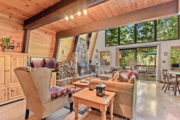 TV, fireplace, books - Carnelian Bay Cabin w/ Hot Tub, Pocket Lake Views (Carnelian Bay)