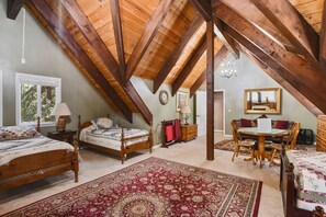 4 habitaciones, tabla de planchar con plancha, wifi y ropa de cama