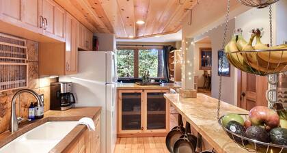 Lodgepole Lair - Remodeled, Walkable, Lake & Ski