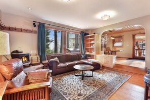 Télévision, cheminée