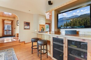 Interior - Lodgepole Lair - Remodeled, Walkable, Lake & Ski (Tahoe City)