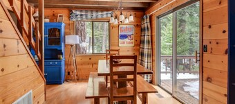 Classic Tahoe Cottage - 1/2 Mile to Beach, Dogs Ok