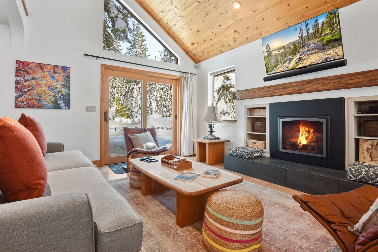 Televisión, chimenea y futbolito 