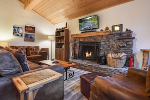 TV, fireplace