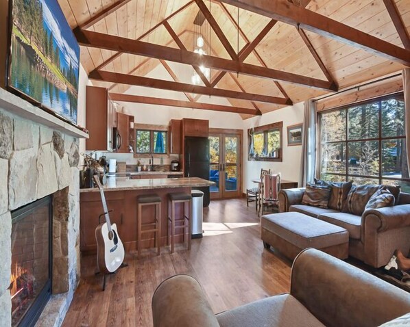 TV, fireplace - Lewis Lair - Renovated, Dog-Friendly, Lake & Ski (Tahoe Vista)