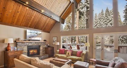 Remodeled Cabin - Walk to Beach, Hot Tub