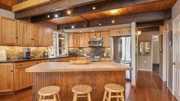 冰箱、微波炉、烤箱、炉灶